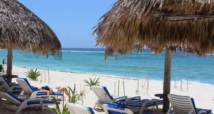 Villas DeRosa-Three bedroom beach front condo on the beach of Aventuras Akumal
