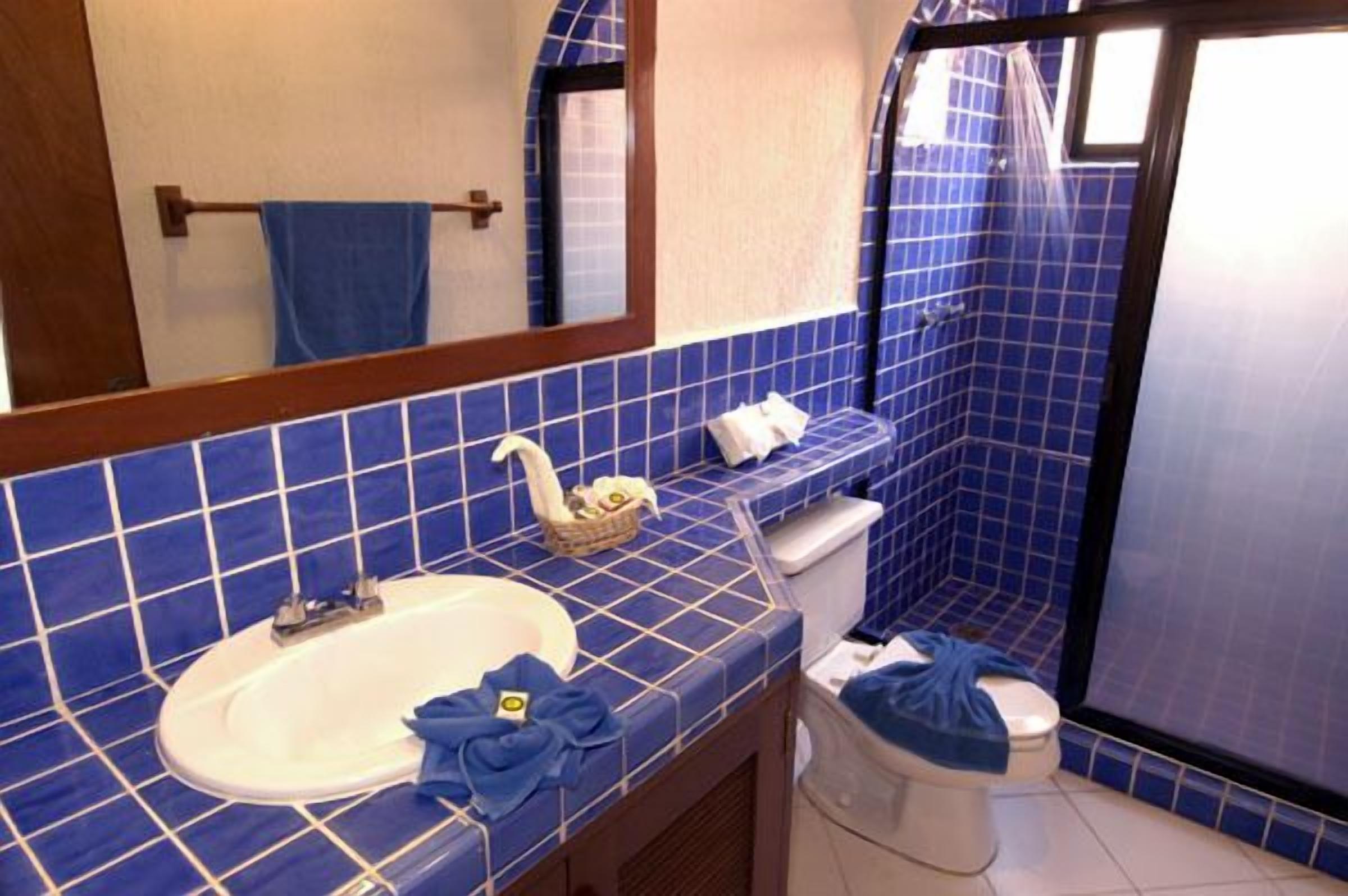 VillasDeRosa: 3- bedroom beach front condo