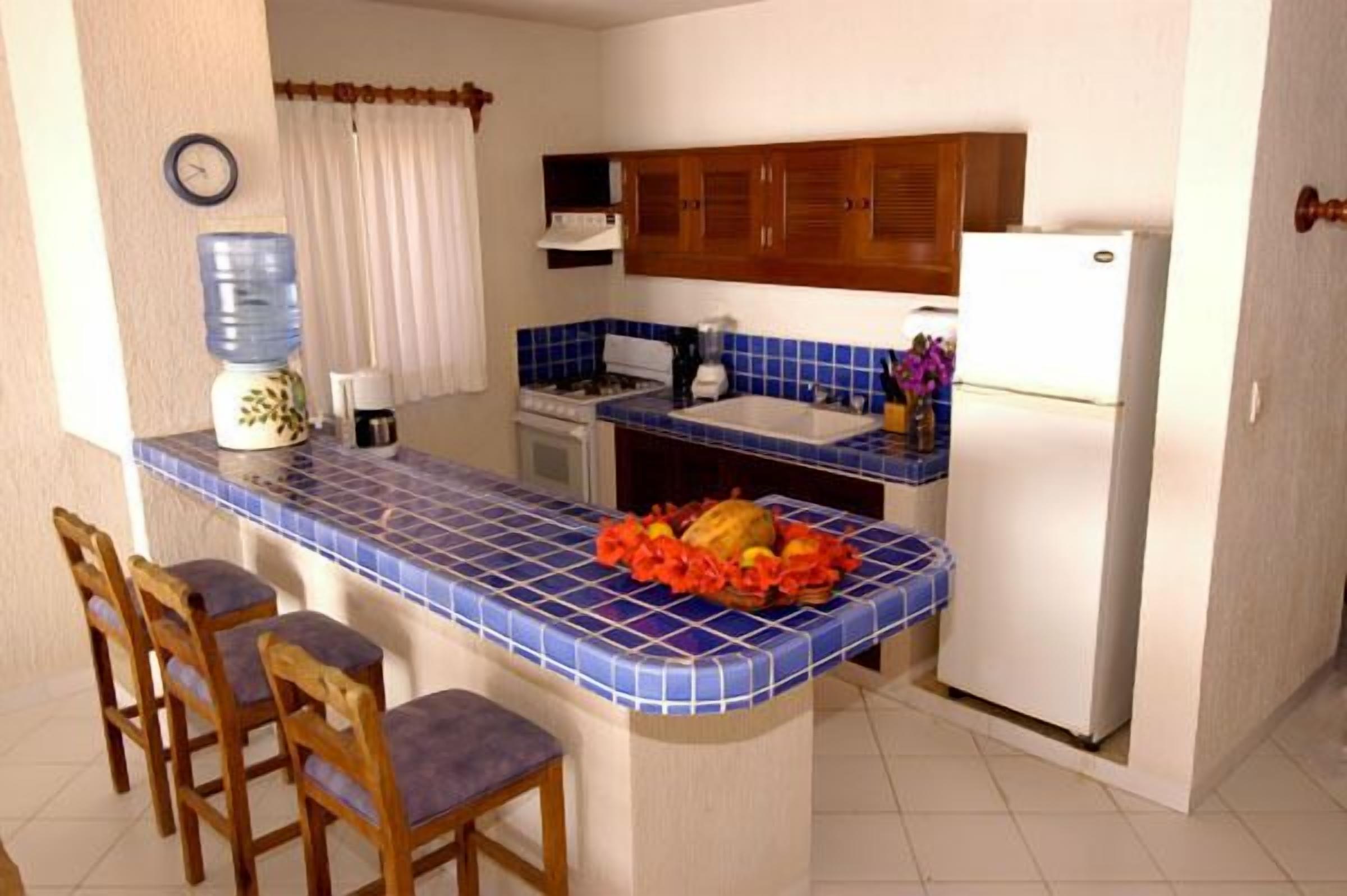 VillasDeRosa: 3- bedroom beach front condo