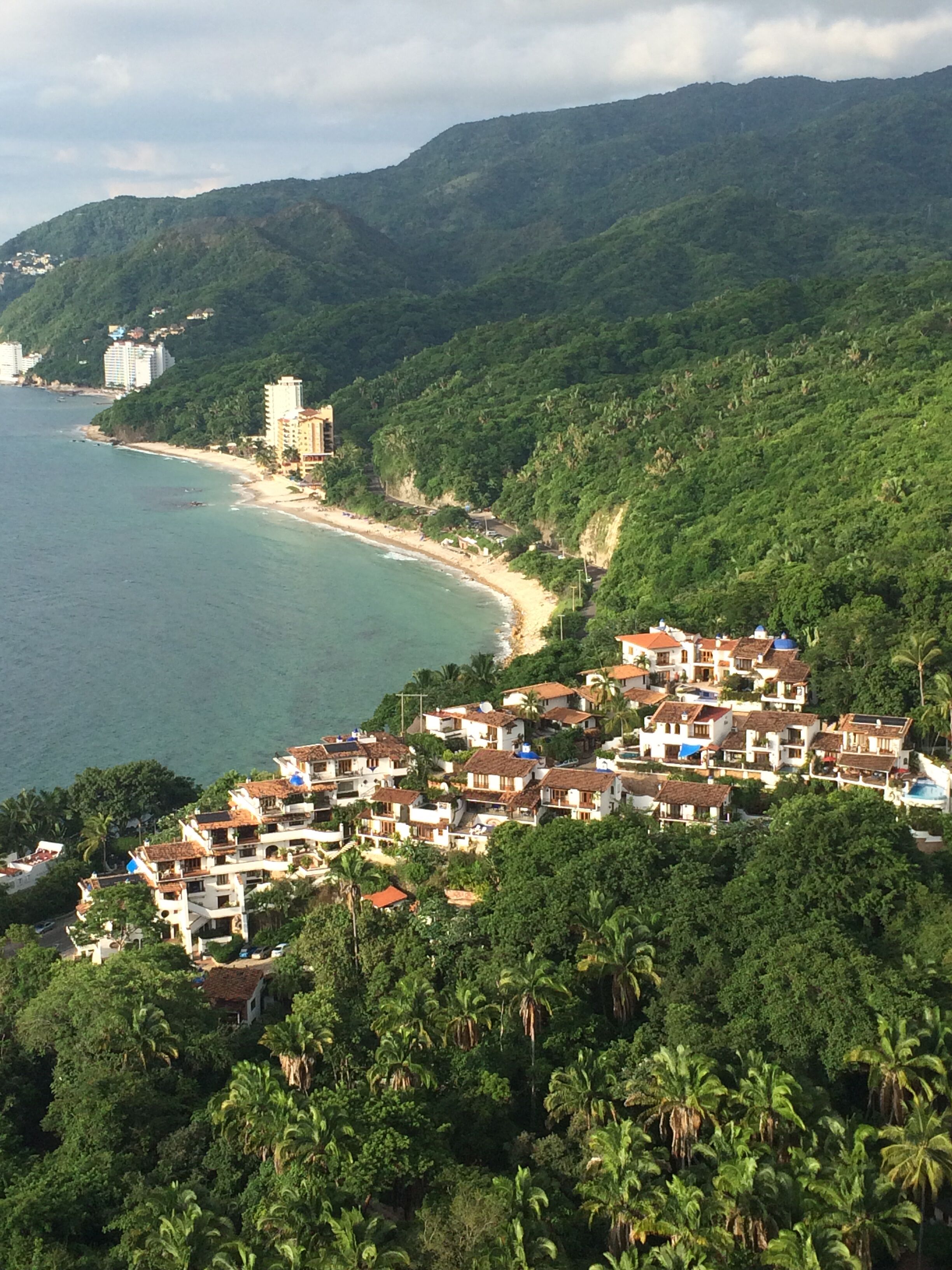 5 Min Walk to Beach -Private Pool/ Spa -on House Hunters Int'l, WIFI