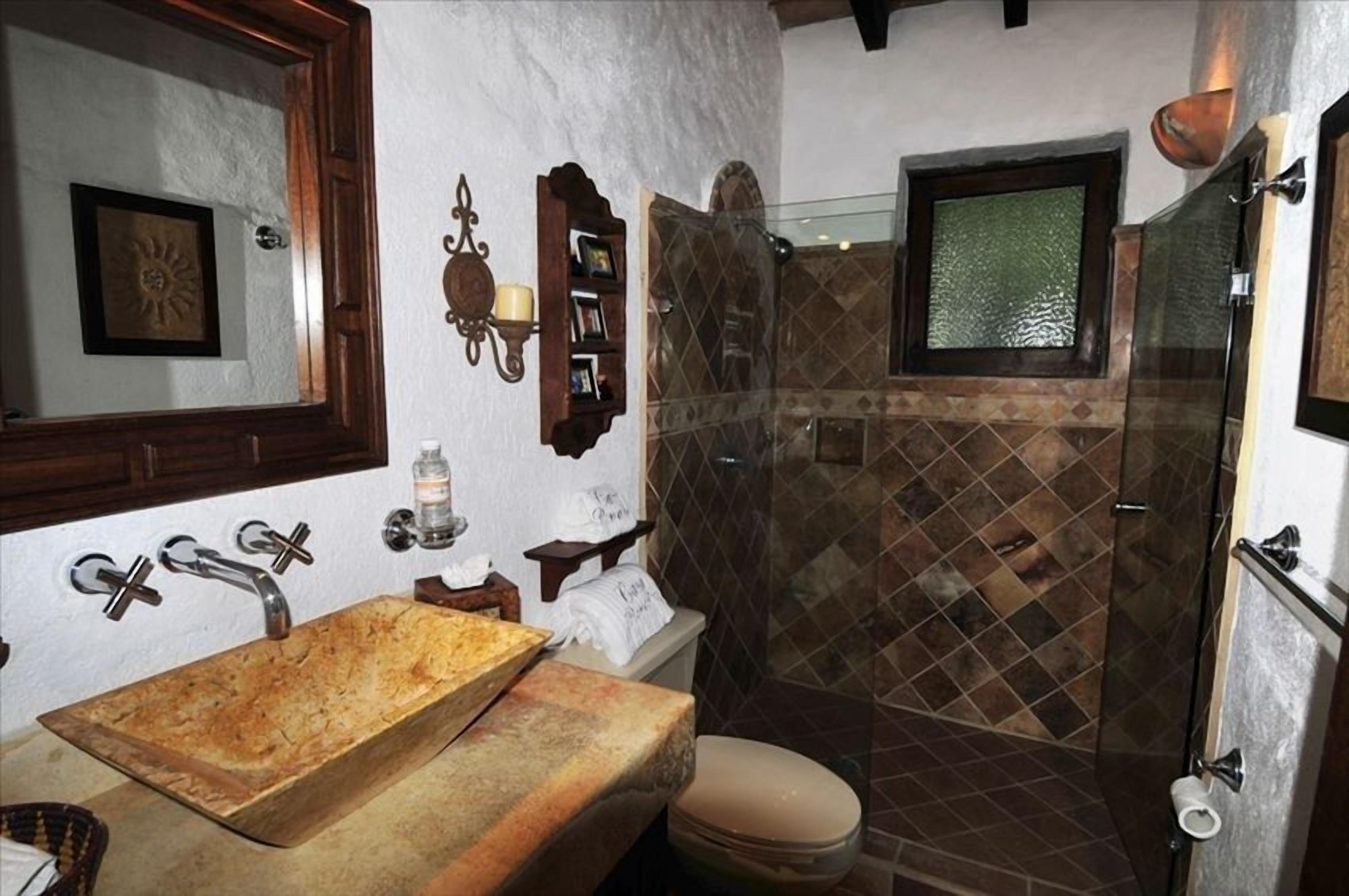 5 Min Walk to Beach -Private Pool/ Spa -on House Hunters Int'l, WIFI