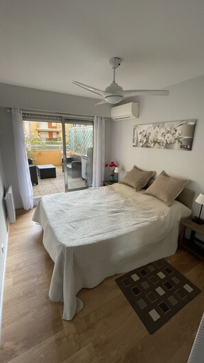 1 dormitorio, tabla de planchar con plancha, cuna de viaje y wifi gratis