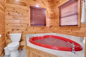 Dusche, Whirlpool, Haartrockner, Handtücher
