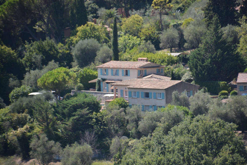 Spacious, Elegant Cote D' Azur Villa in the Hills Above Cannes