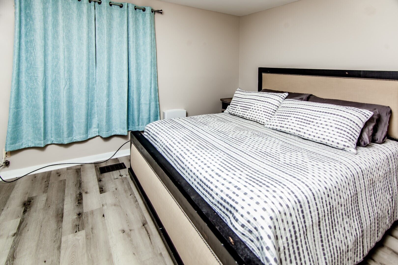 INDOOR/OUTDOOR POOLS! HOT TUB!! SAUNA!!! STEAM ROOM!!!! JUST REMODELED!!!!!