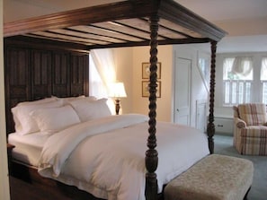 5 bedrooms, desk, iron/ironing board, travel cot - Jamestown’s Beautiful & Historic Shoreby Hill Location. Reserve August 22-29 (Jamestown)