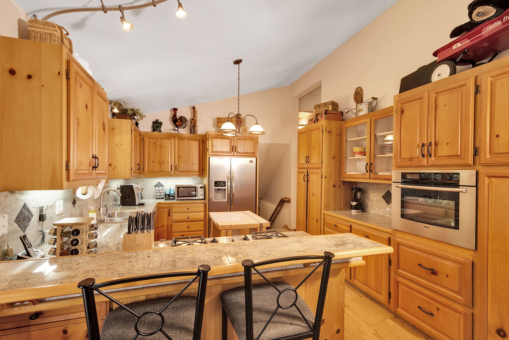 Free Shuttle to Homewood Ski Resort*WI-FI*HDTV*Hot Tub*Fenced Back Yard*