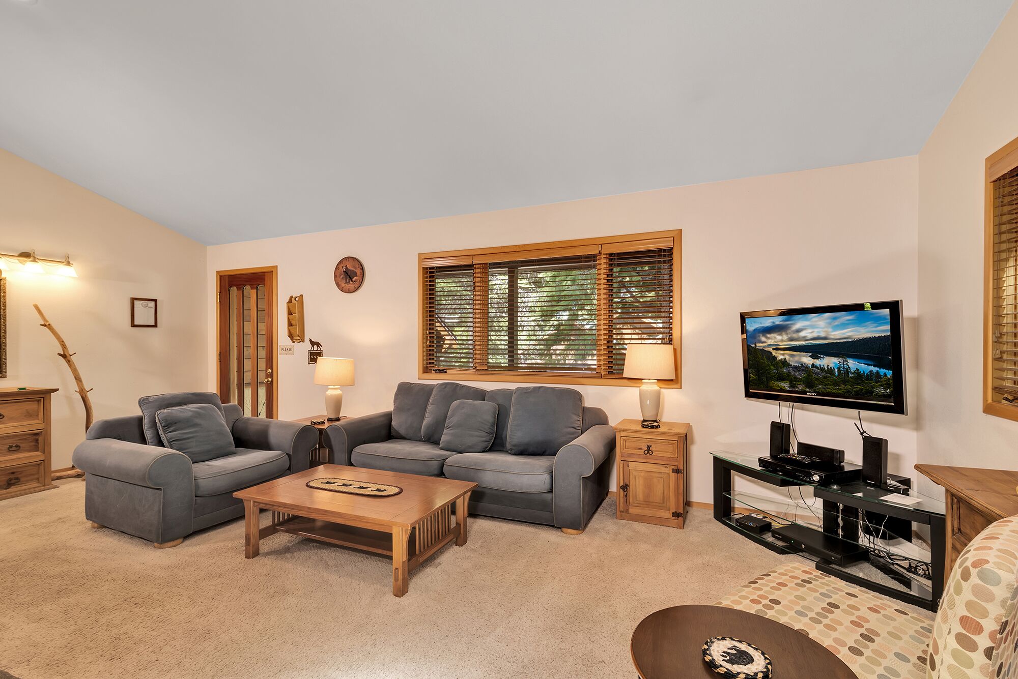 Free Shuttle to Homewood Ski Resort*WI-FI*HDTV*Hot Tub*Fenced Back Yard*
