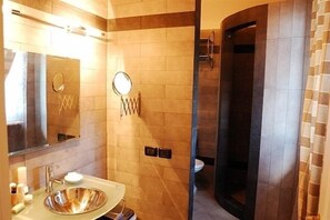 Dusche, Haartrockner, Bidet, Handtücher