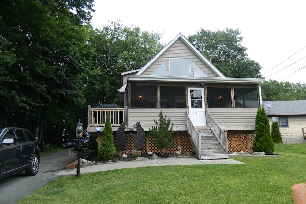 Beautiful Mountain Retreat -Close to Lake with picnic property on Masten Lake