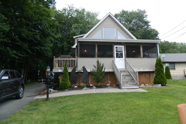 House with Screen Room