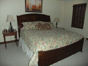 3 bedrooms, desk, iron/ironing board, travel crib