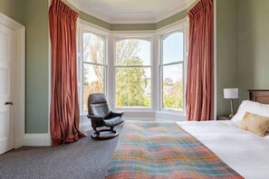 1 bedroom, iron/ironing board, free WiFi, bed sheets - Lovely apartment with balcony in the Grange, close to Morningside & Marchmont. (Edinburgh)