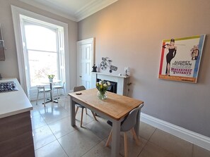 Dining - Lovely apartment with balcony in the Grange, close to Morningside & Marchmont. (Edinburgh)