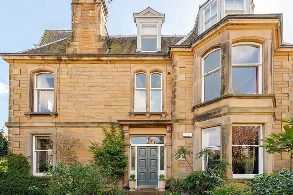 Exterior detail - Lovely apartment with balcony in the Grange, close to Morningside & Marchmont. (Edinburgh)