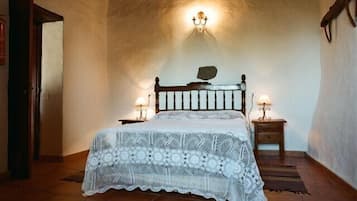 2 bedrooms, iron/ironing board, travel crib, internet
