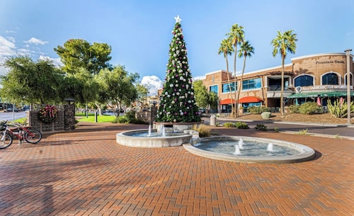 Erittäin hyvin yksityinen - 2BR / 2BA w / vuoristomaisemat autiomaassa (KAIKKI UUDELLEEN REMODELOITU !!!)