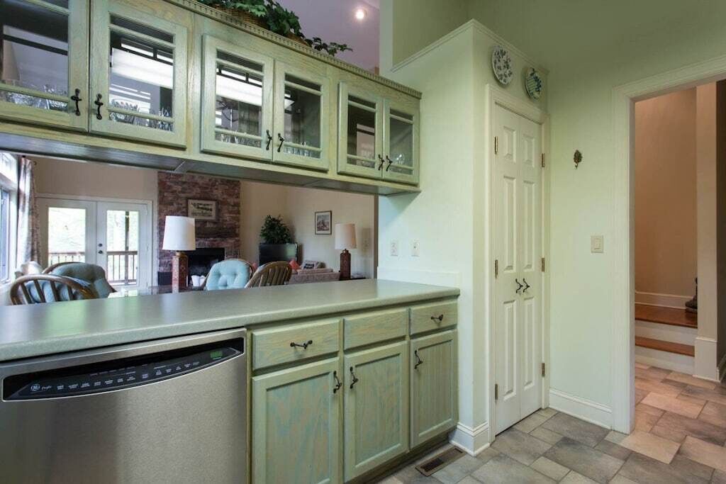 Shelton's Way by Carolina Properties - Fire Pit, Pet Friendly, Lake Adger Access