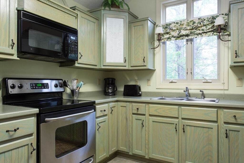 Shelton's Way by Carolina Properties - Fire Pit, Pet Friendly, Lake Adger Access