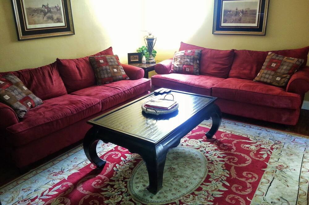 Villa's at Eureka Close Hidden Valley Ski Resort & St. Louis Attractions