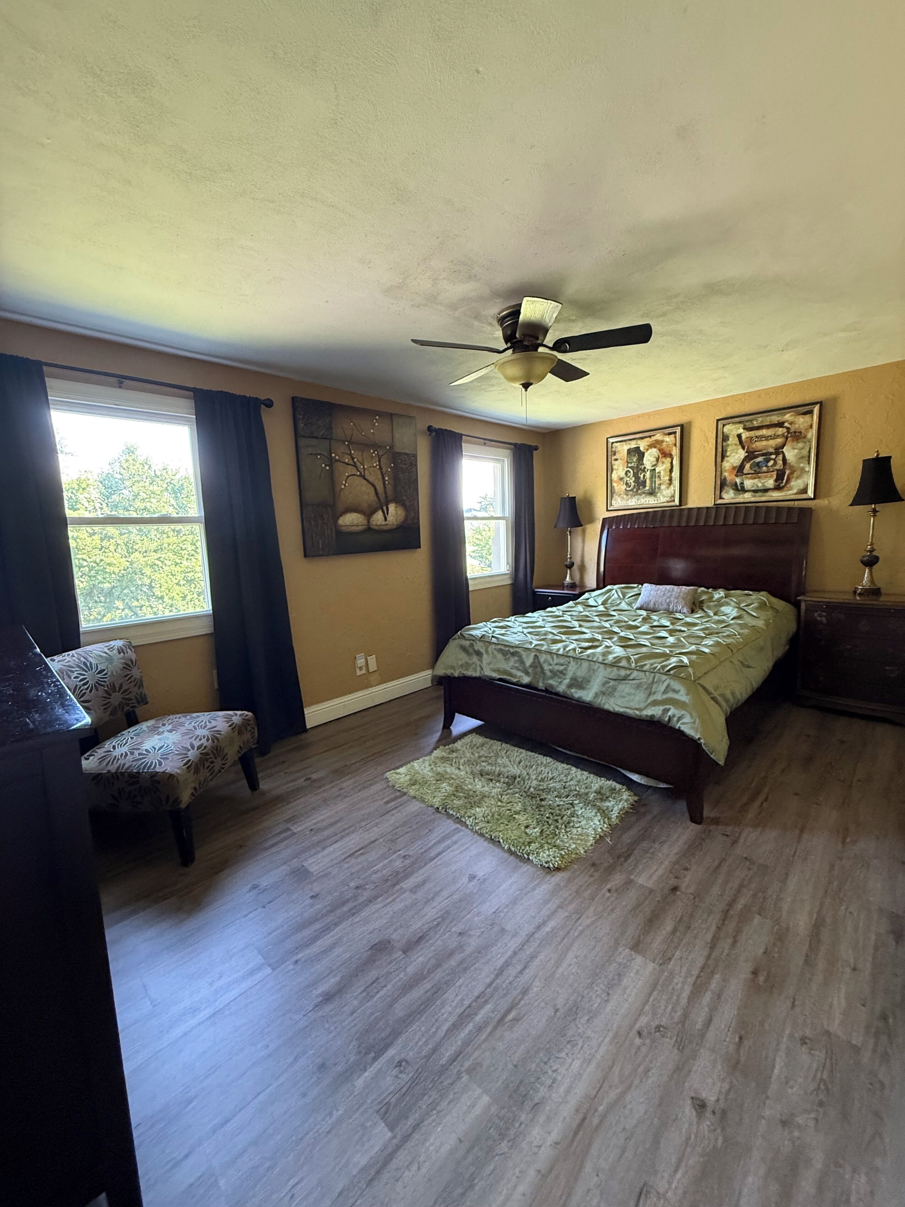 3 bedrooms, iron/ironing board, WiFi (free), bed sheets