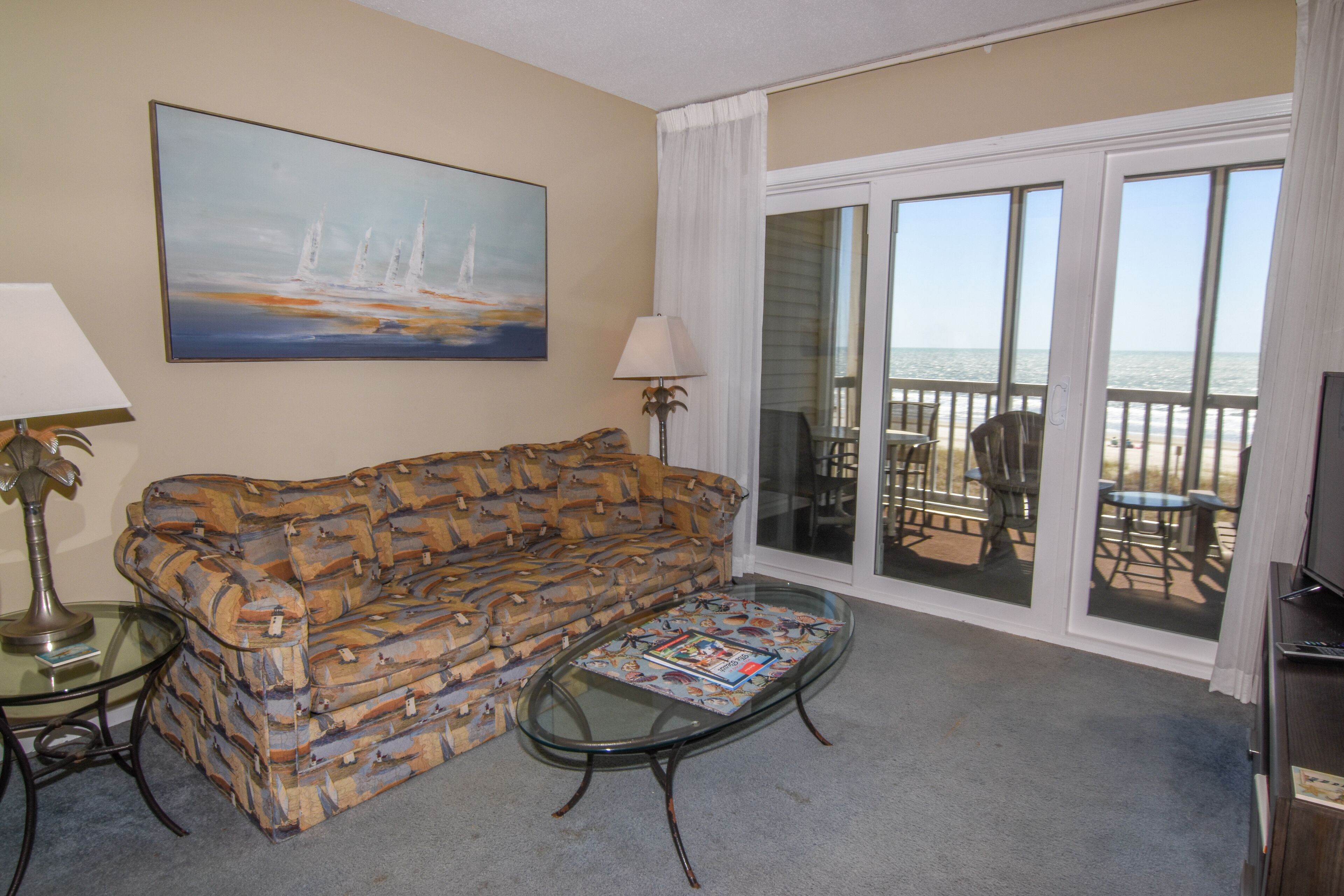 OCEANFRONT 2 Bedroom 2 Bath WIFI, Outdoor Pool, Grilling area.  GREAT LOCATION.