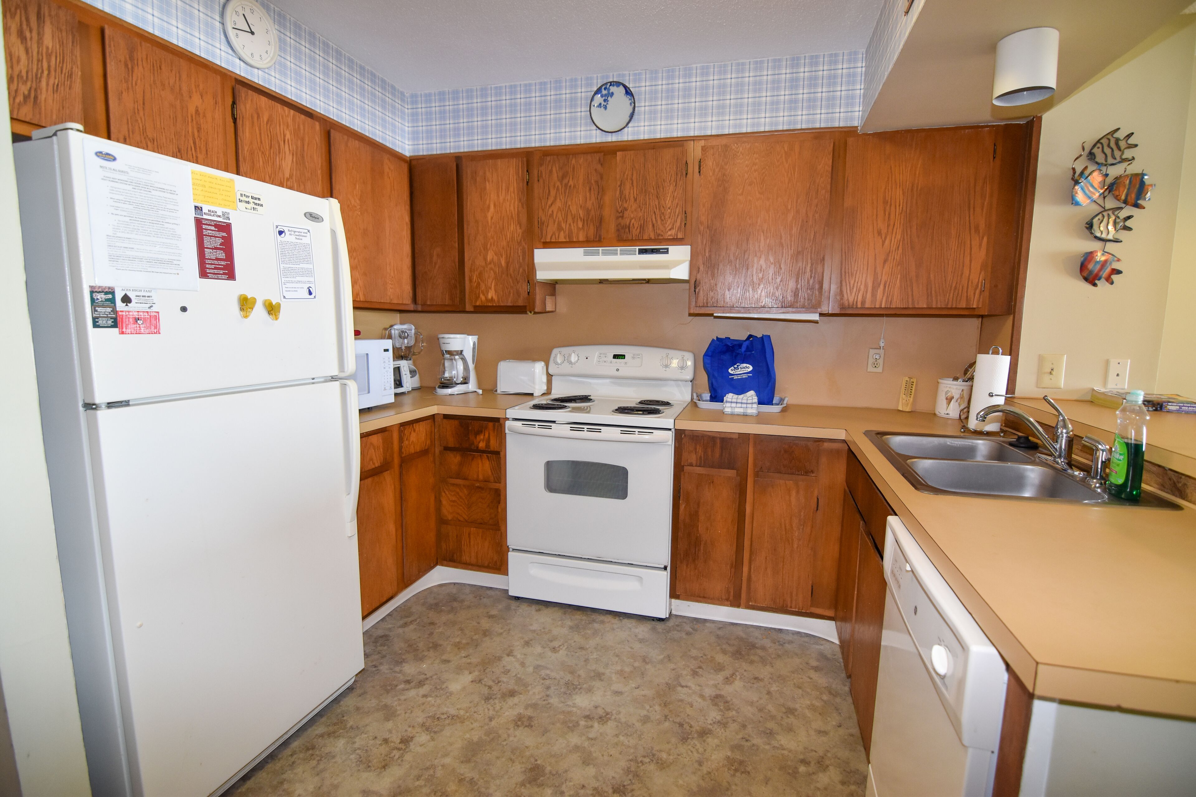 OCEANFRONT 2 Bedroom 2 Bath WIFI, Outdoor Pool, Grilling area.  GREAT LOCATION.