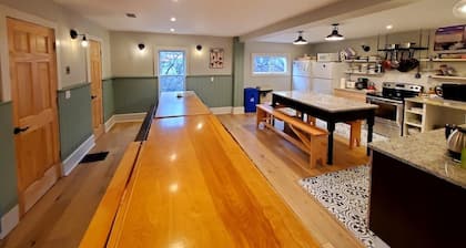 8-bedroom vacation home just 16 minutes from Golf Club at Equinox