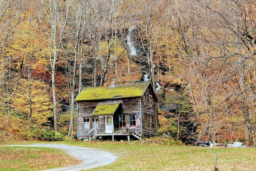 8-bedroom vacation home just 16 minutes from Golf Club at Equinox