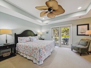 4 bedrooms, iron/ironing board, internet, bed sheets