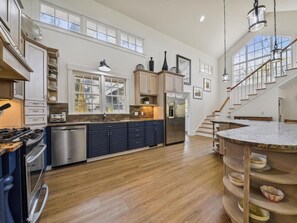 Refrigerador, microondas, horno y lavavajillas 