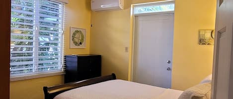 1 habitación, tabla de planchar con plancha, wifi gratis y ropa de cama