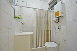 Dusche, Handtücher, Seife, Toilettenpapier