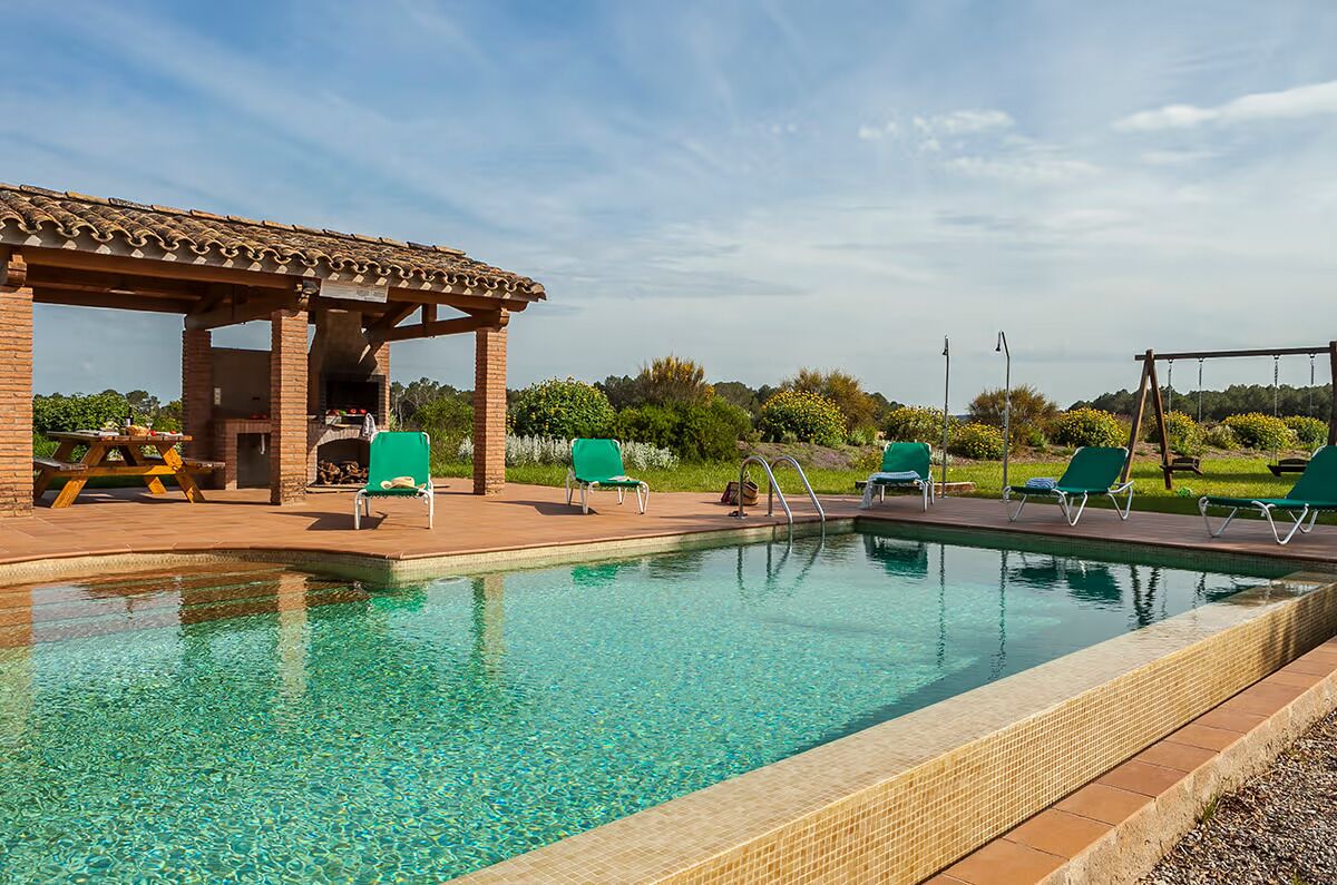Casa Castelot - Beautiful and Peaceful Surroundings, Pool, 25 km to beach