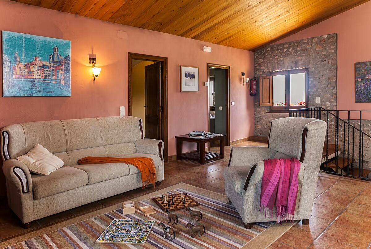 Casa Castelot - Beautiful and Peaceful Surroundings, Pool, 25 km to beach