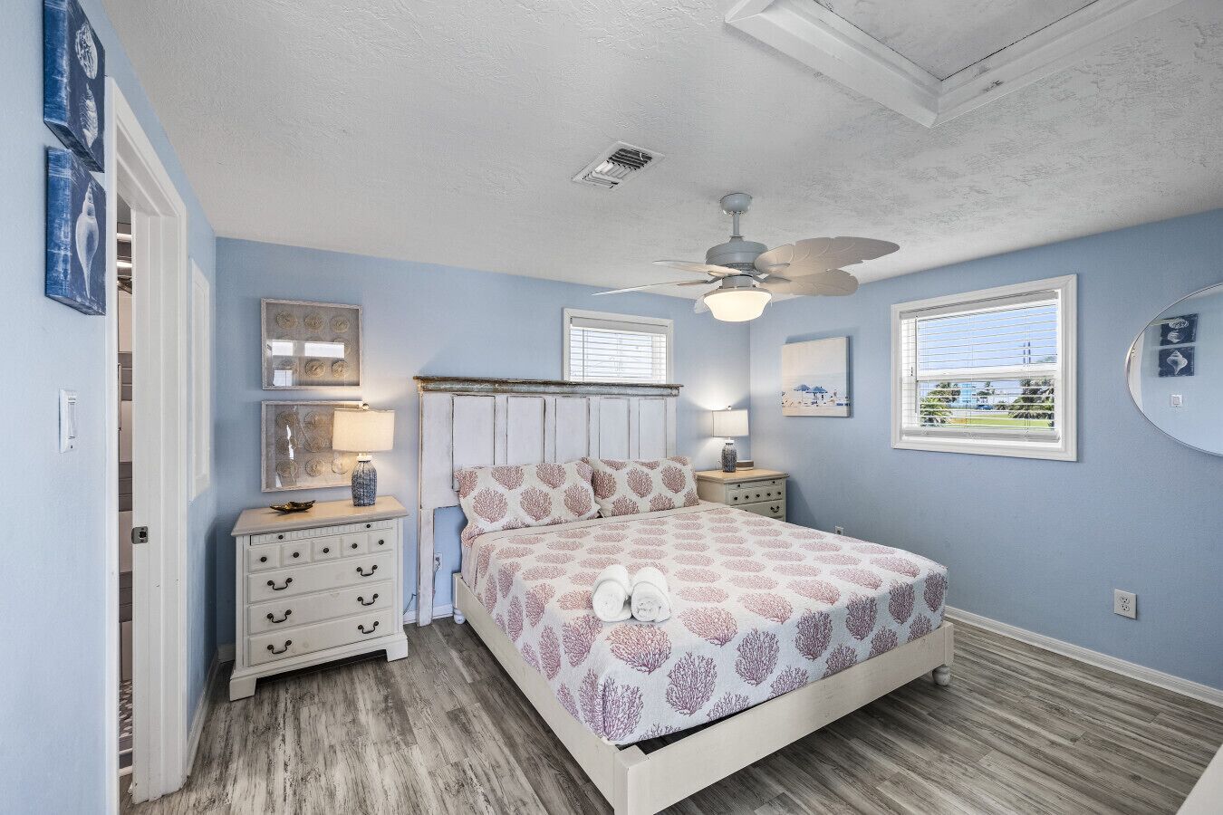 3 bedrooms, desk, iron/ironing board, free WiFi