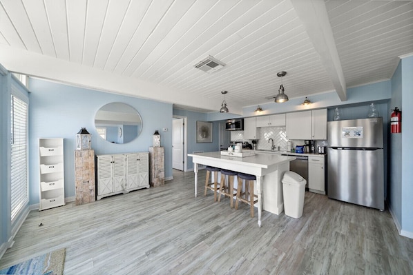 雪櫃、微波爐、焗爐、爐具