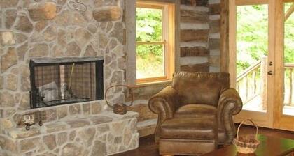 Authentic Log Cabin in the Blue Ridge Mountains Family and Pet friendly