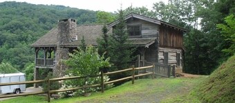 Authentic Log Cabin in the Blue Ridge Mountains Family and Pet friendly