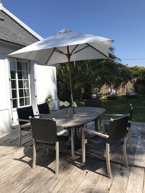 تناول الطعام بالخارج