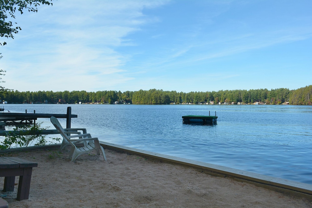 Adirondack Lakefront - User friendly, great beach, full afternoon sun