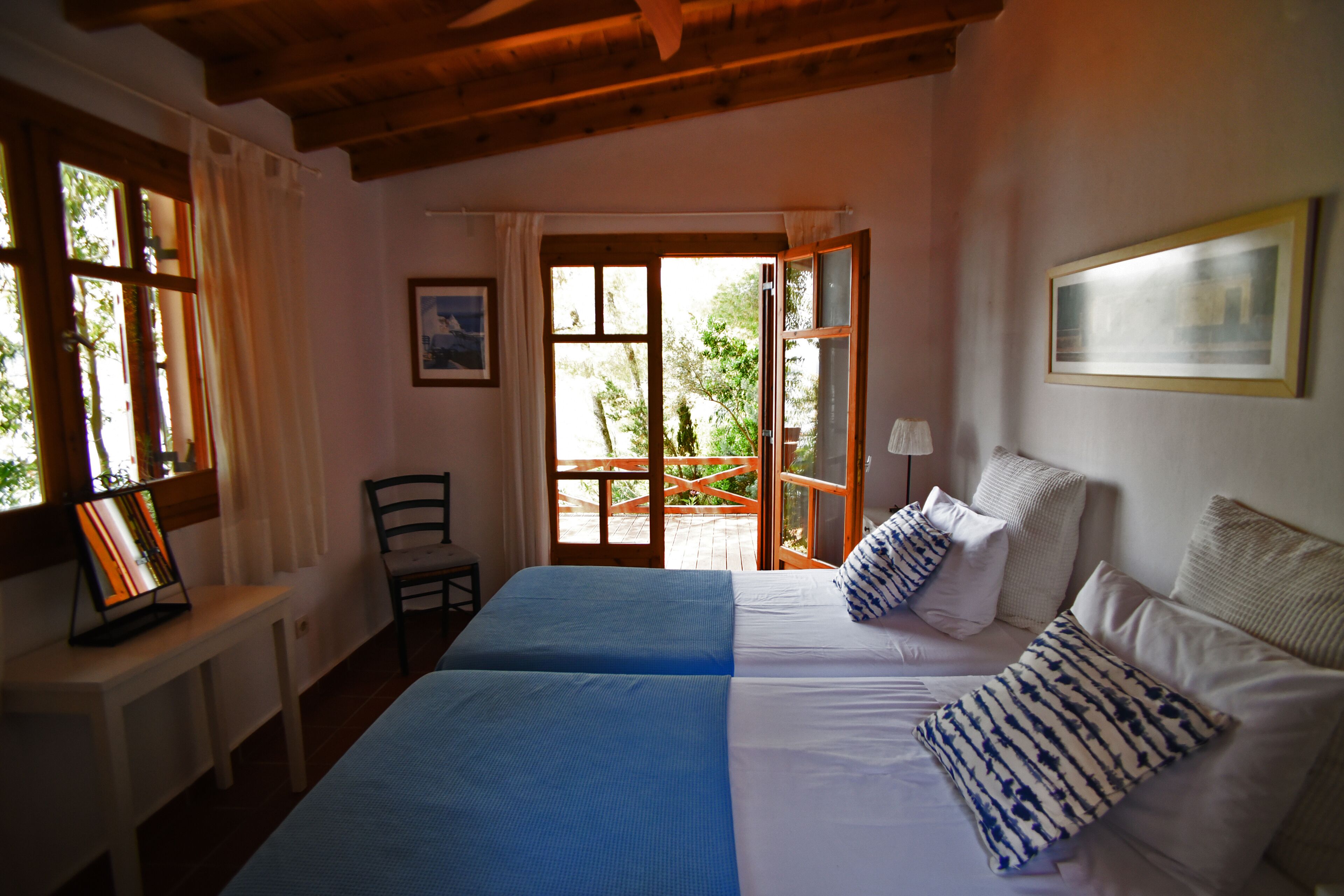 5 habitaciones, escritorio, tabla de planchar con plancha y wifi 