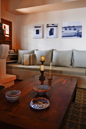 TV, fireplace, books - Traditional villa Seagullstone, with private beach and magnificent view (Vromolimnos)