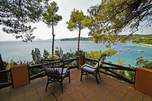 Traditional villa Seagullstone, with private beach and magnificent view