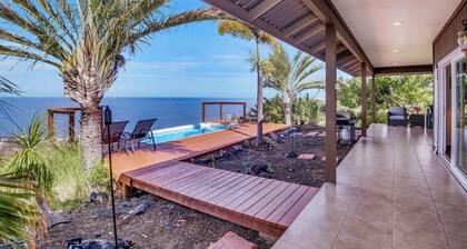 Ylellinen merinäköalakoti, uima-allas, 4+ BR / 2. 5 BA, biljardihuone