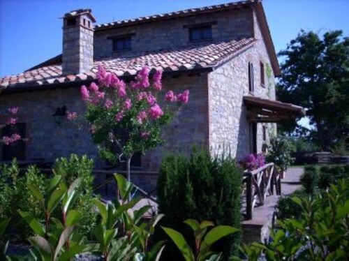 IL CASALETTO (RELAX,ART,BEAUTY ON UMBRIAN HILLS) Cosy & elegant stone villa nearby "La Scarzuola" park, swimming pool, oasis of peace & tranquillity-Weeks rents all year