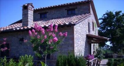 IL CASALETTO (RELAX,ART,BEAUTY ON UMBRIAN HILLS) Cosy & elegant stone villa nearby "La Scarzuola" park, swimming pool, oasis of peace & tranquillity-Weeks rents all year