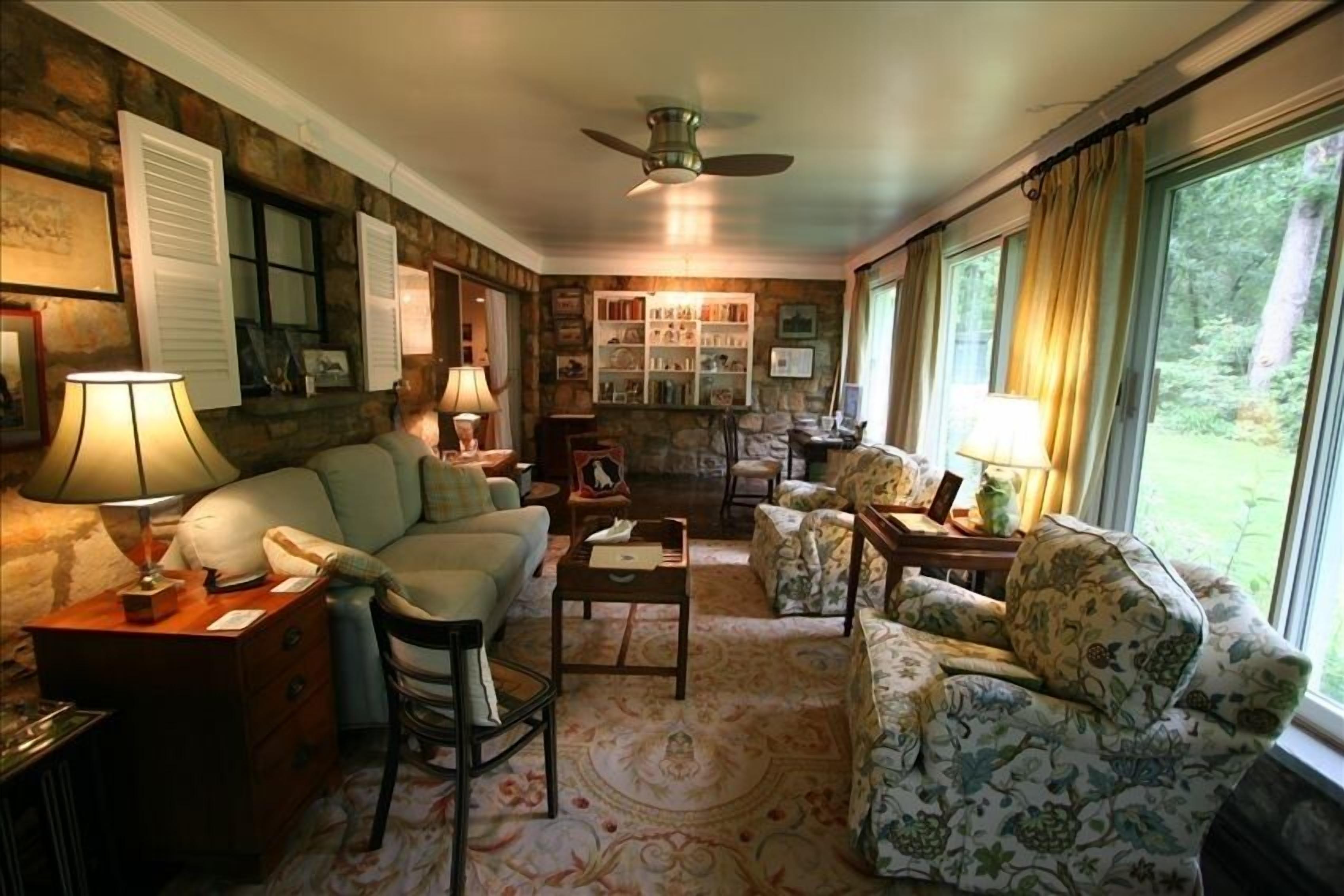 Home & Guest House on Horse Farm in The Plains, VA