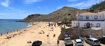 DomusIberica Casa Bonita - A/C, Wi Fi, private pool, a short walk to the beach!