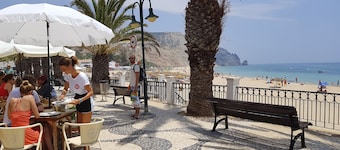 DomusIberica Casa Bonita - A/C, Wi Fi, private pool, a short walk to the beach!